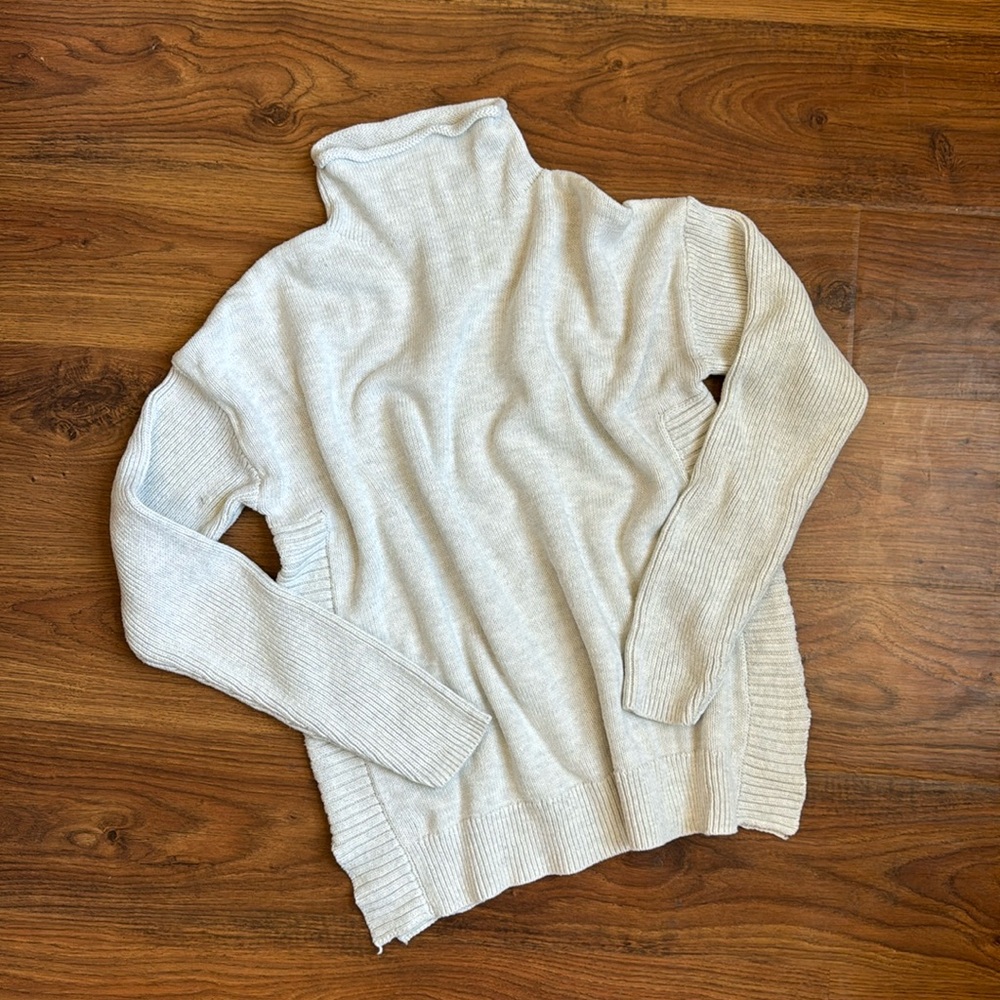 Beautiful Tahari knit turtleneck